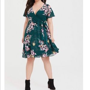 Torrid Green Floral Chiffon Wrap Dress Size 0